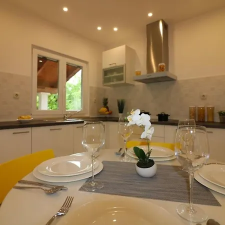 Melisa 6 Holiday home