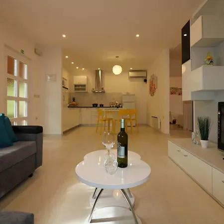 Holiday home Melisa 6 *